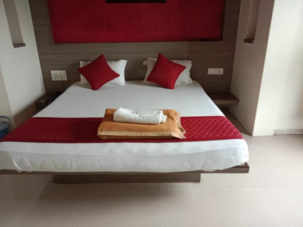 Hotel Swamiraj Indapur  Luaran gambar