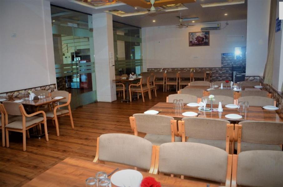 Hotel Swamiraj Indapur  Luaran gambar