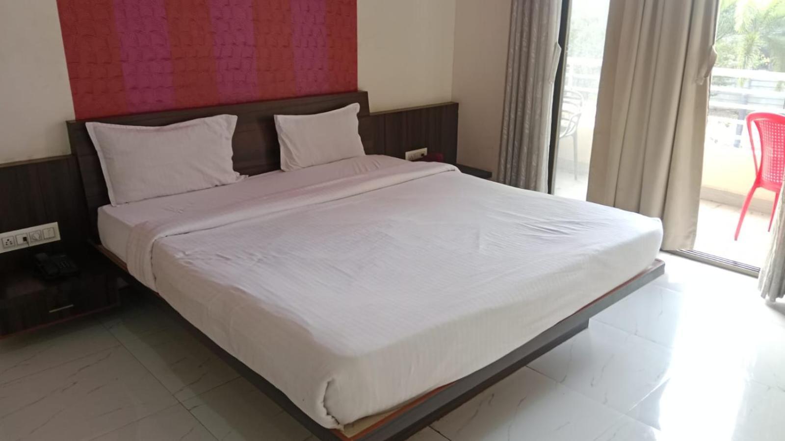 Hotel Swamiraj Indapur  Luaran gambar